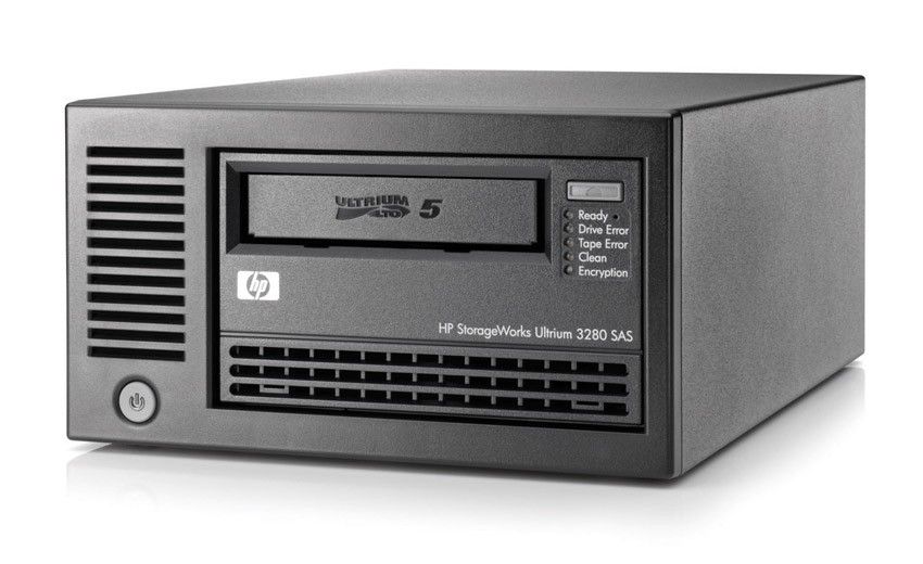  HP StorageWorks Ultrium 3280 SAS Tape Drive, Ext. (Ultr.1, 5, 3TB; incl. HP Data Prot.Expr.SSE; 1data ctr, 1cln ctr; ext SAS cbl SFF8088, SFF8088; OBDR)